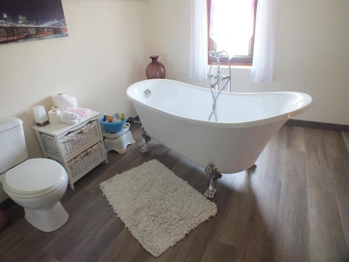 Country B&B Saint-Pierre-d'Eyraud ภายนอก รูปภาพ