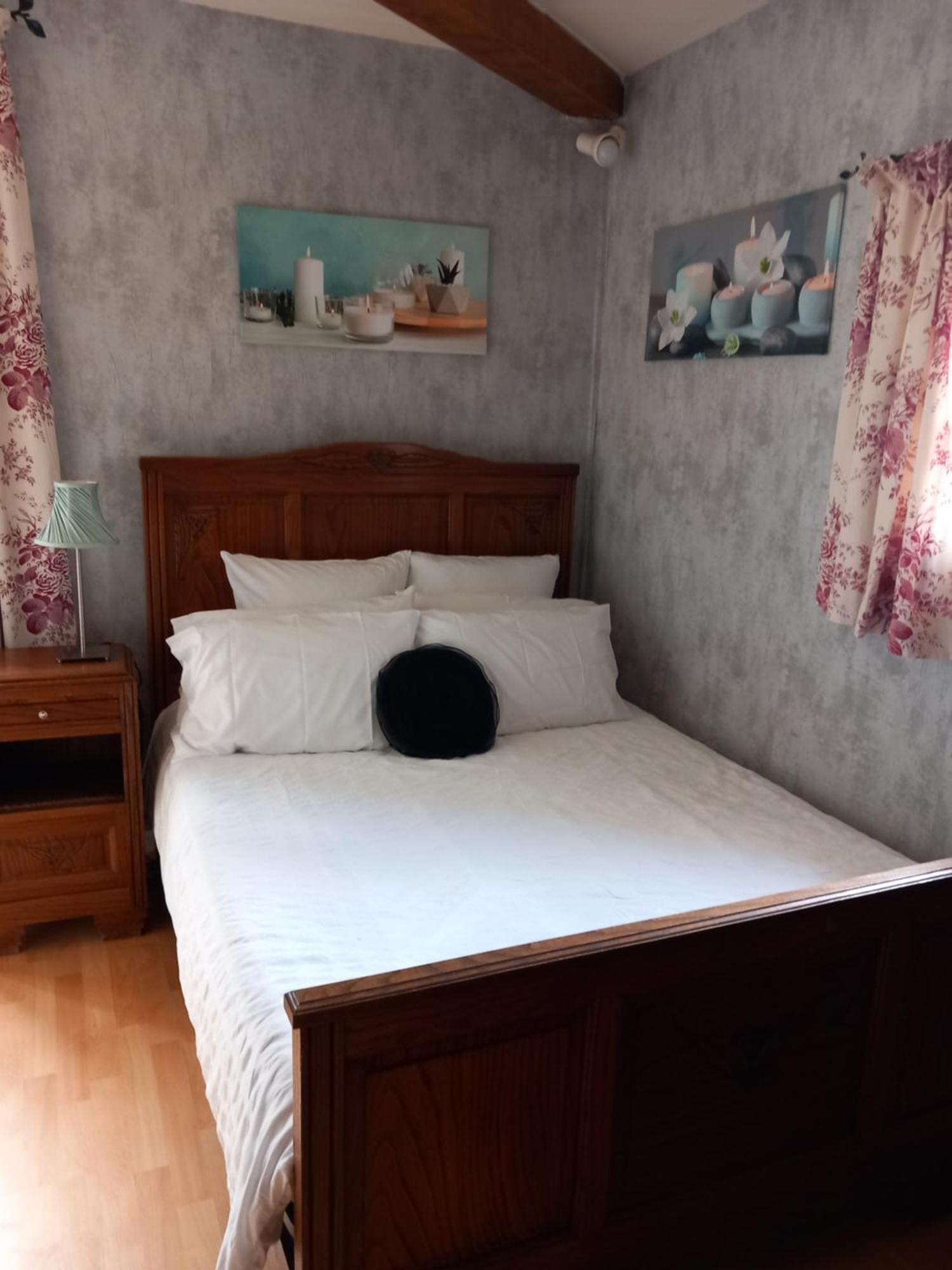 Country B&B Saint-Pierre-d'Eyraud ภายนอก รูปภาพ